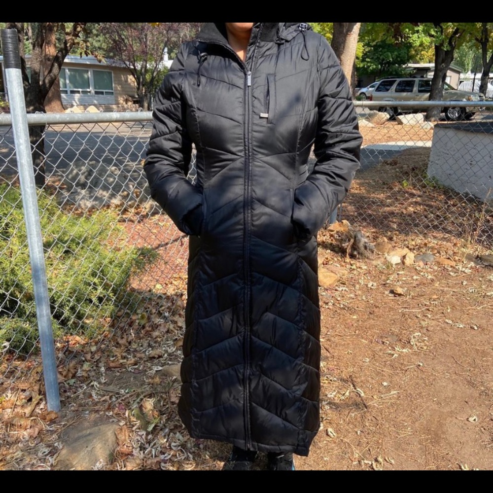 Steve Madden full body black puffer jacket.